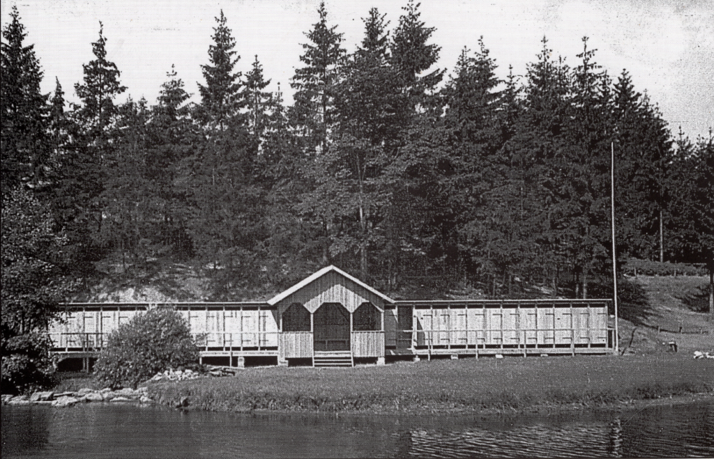Historisches Foto vom früheren Badehaus am Alten Egerbad