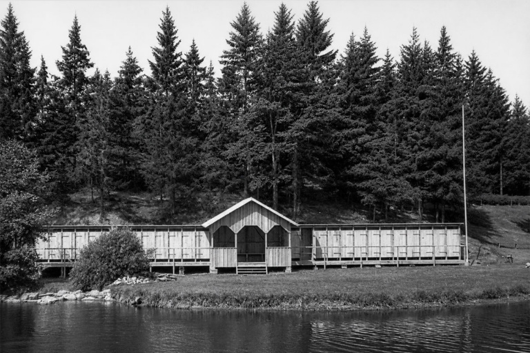 Historisches Bild vom Badehaus am Alten Egerbad - KI restauriert