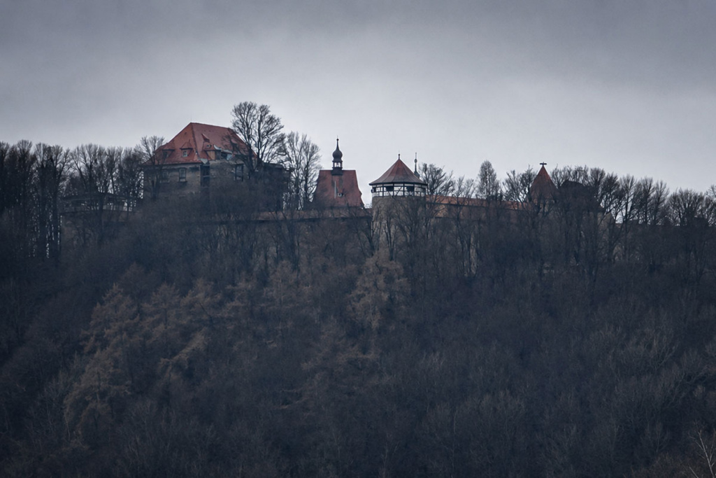 Blick über aus Tschechien über das Egertal auf die Burg Hohenberg